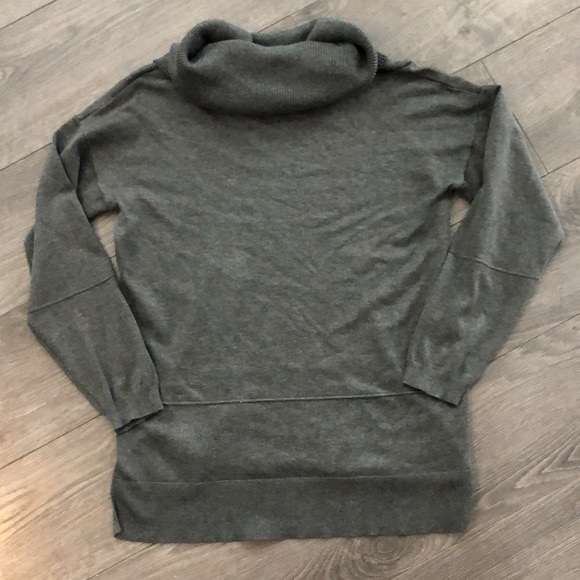 89th & MADISON size large lightweight turtleneck gray sweater - Picture 2 of 10